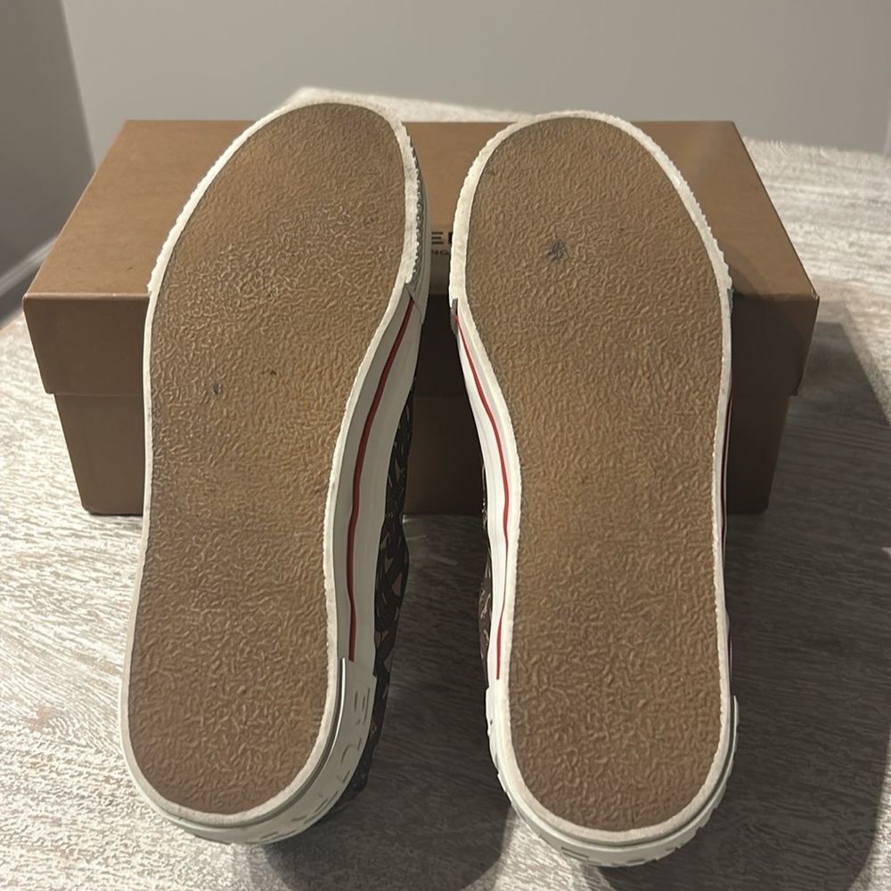 Burberry low top Size 44 Great condition only worn once - Picture 6 of 7